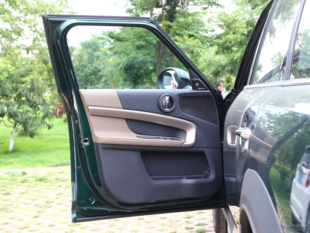 ӢGMINI COUNTRYMAN܇(ch)(ni)DƬ