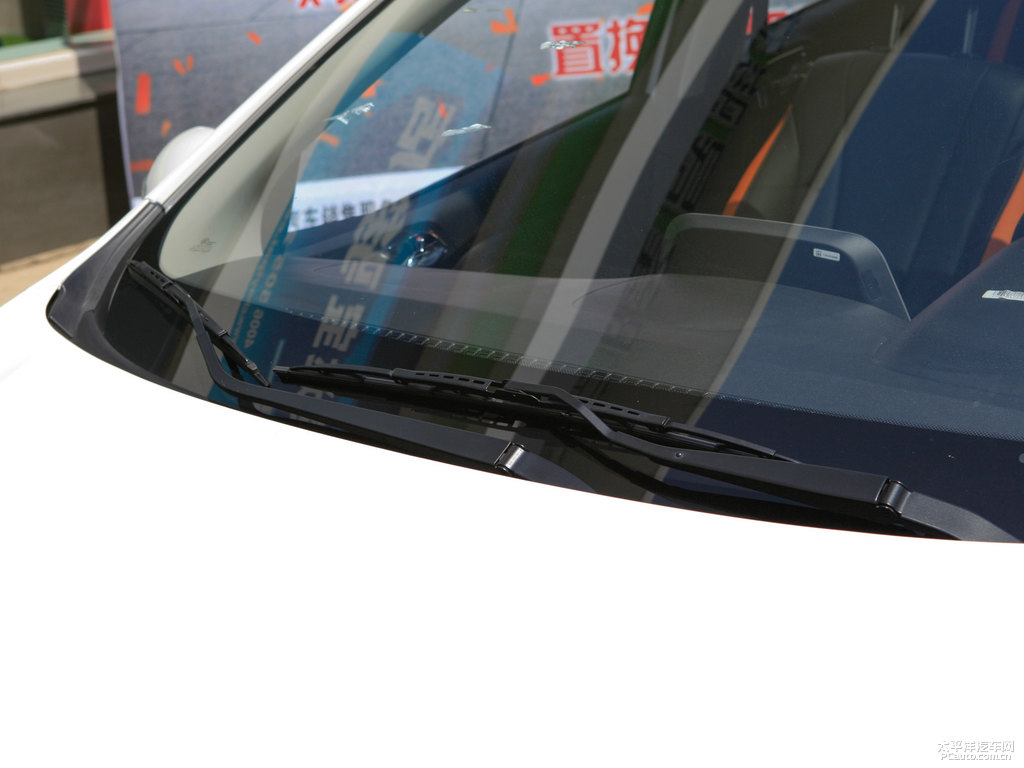 糖果白寶駿310車身外觀圖片