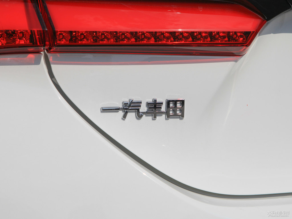 超級白色卡羅拉車尾外觀圖片