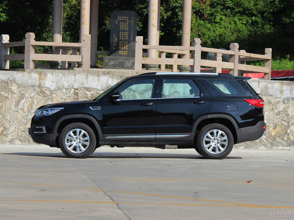 閃光尊貴黑長安CS95整車外觀外觀圖片