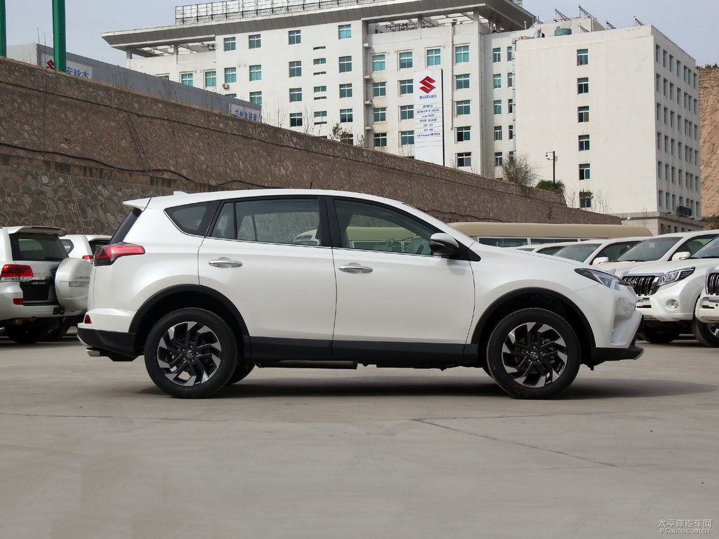 珍珠白R(shí)AV4榮放整車外觀外觀圖片