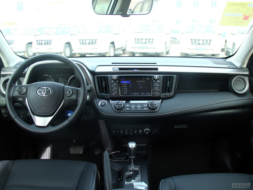 珍珠白RAV4榮放中控內(nèi)飾圖片