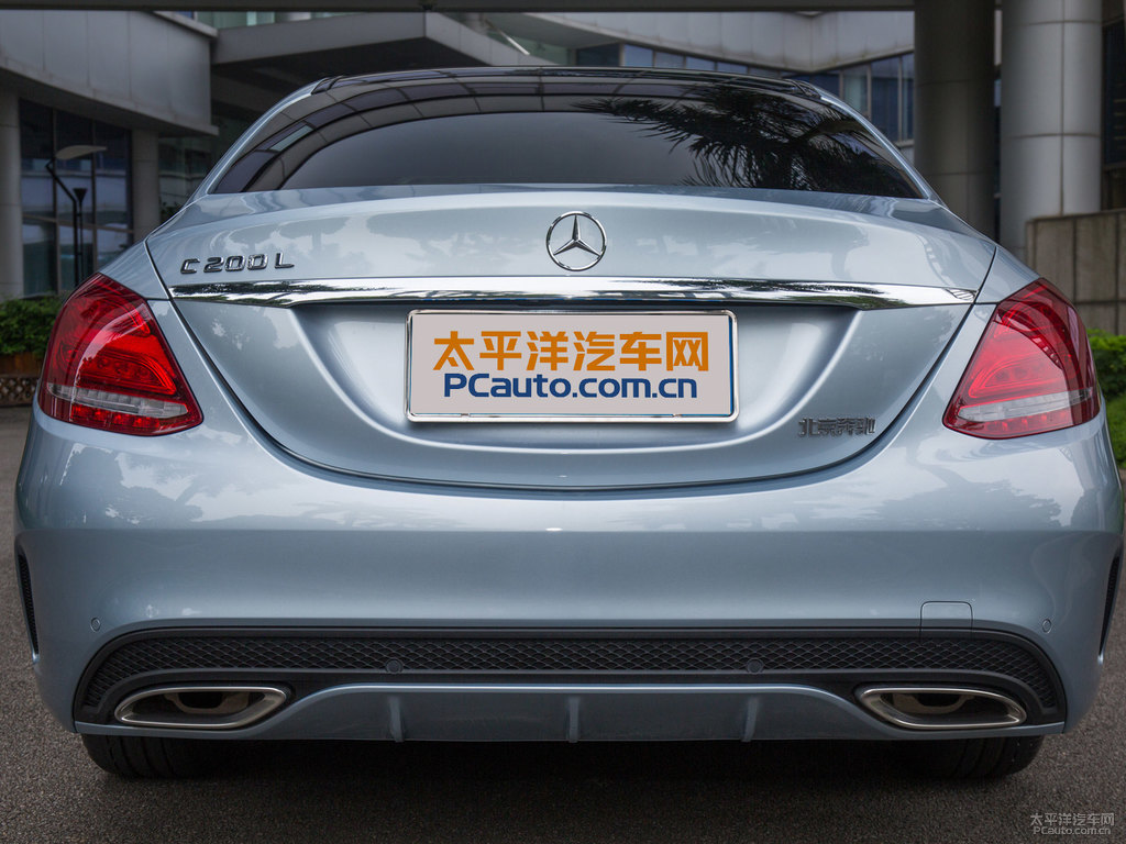 銥銀奔馳C級(jí)車尾外觀圖片