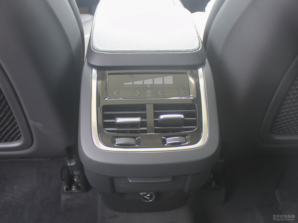 瑪瑙黑沃爾沃XC90座椅內(nèi)飾圖片