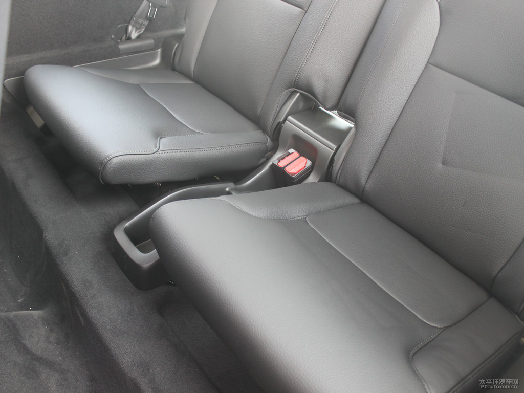 瑪瑙黑沃爾沃XC90座椅內(nèi)飾圖片