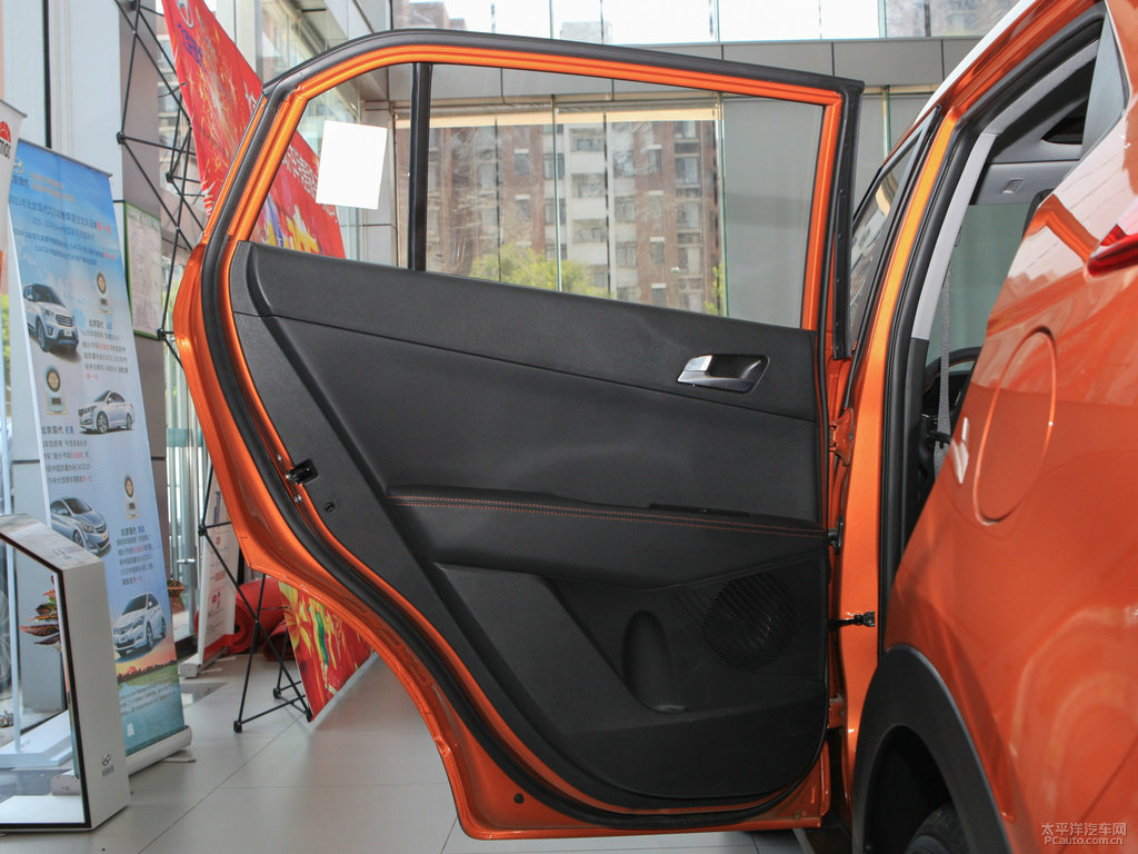活力橙北京現(xiàn)代ix25車廂內(nèi)飾圖片