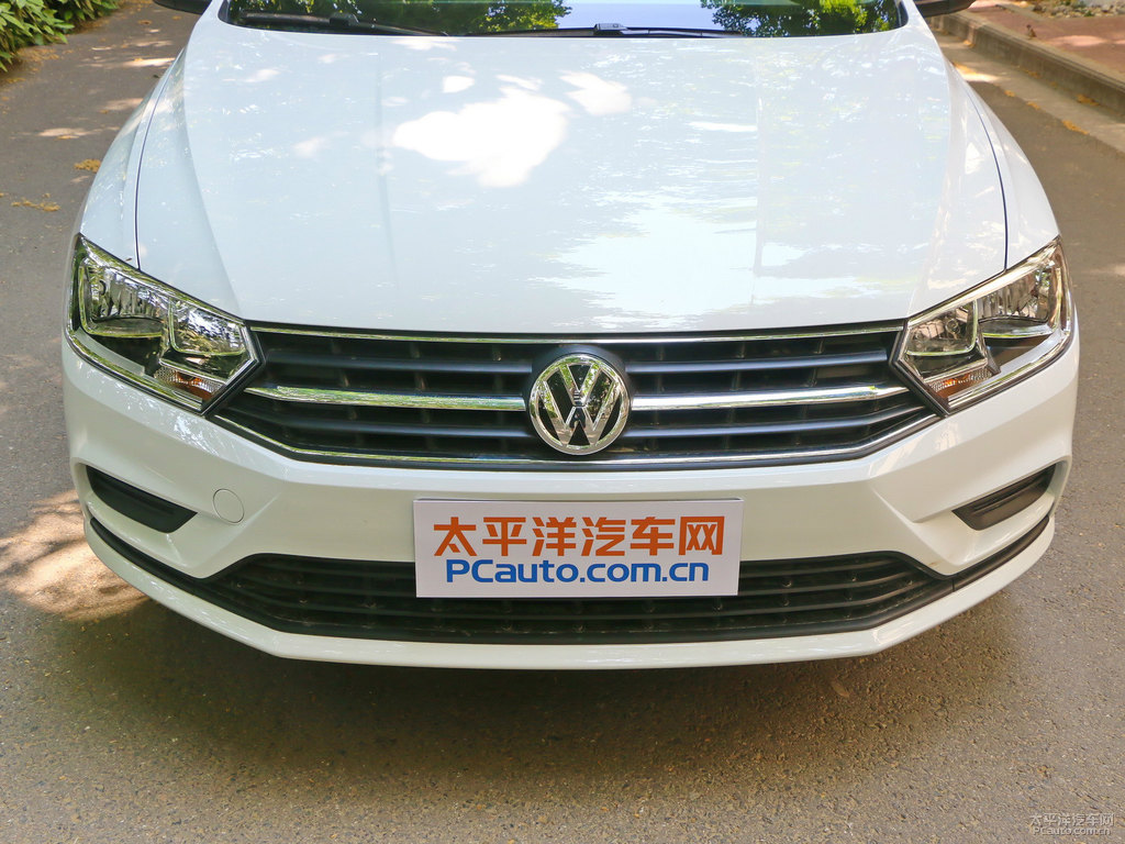 極地白寶來(lái)車(chē)頭外觀圖片