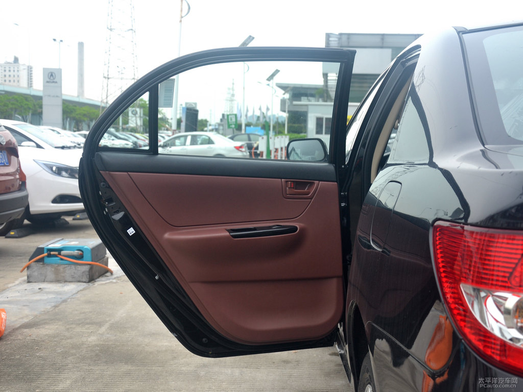 德蘭黑比亞迪F3車(chē)廂內(nèi)飾圖片