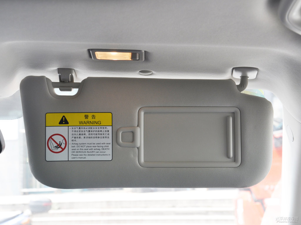 月光白長(zhǎng)安CS55車(chē)廂內(nèi)飾圖片