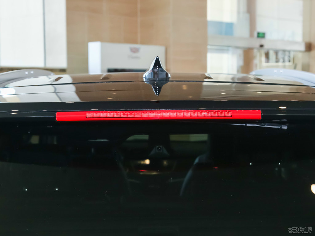 曜黑凱迪拉克XT5車(chē)尾外觀圖片