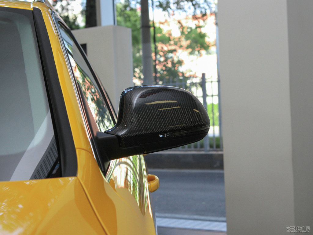 維加斯黃奧迪Q3車身外觀圖片