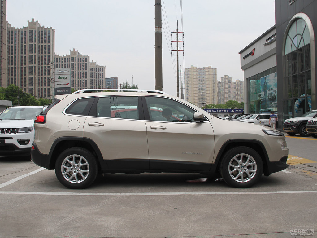 流沙金自由光整車外觀外觀圖片