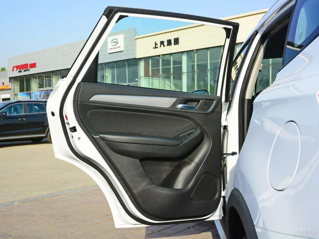 典雅白榮威RX5車廂內(nèi)飾圖片