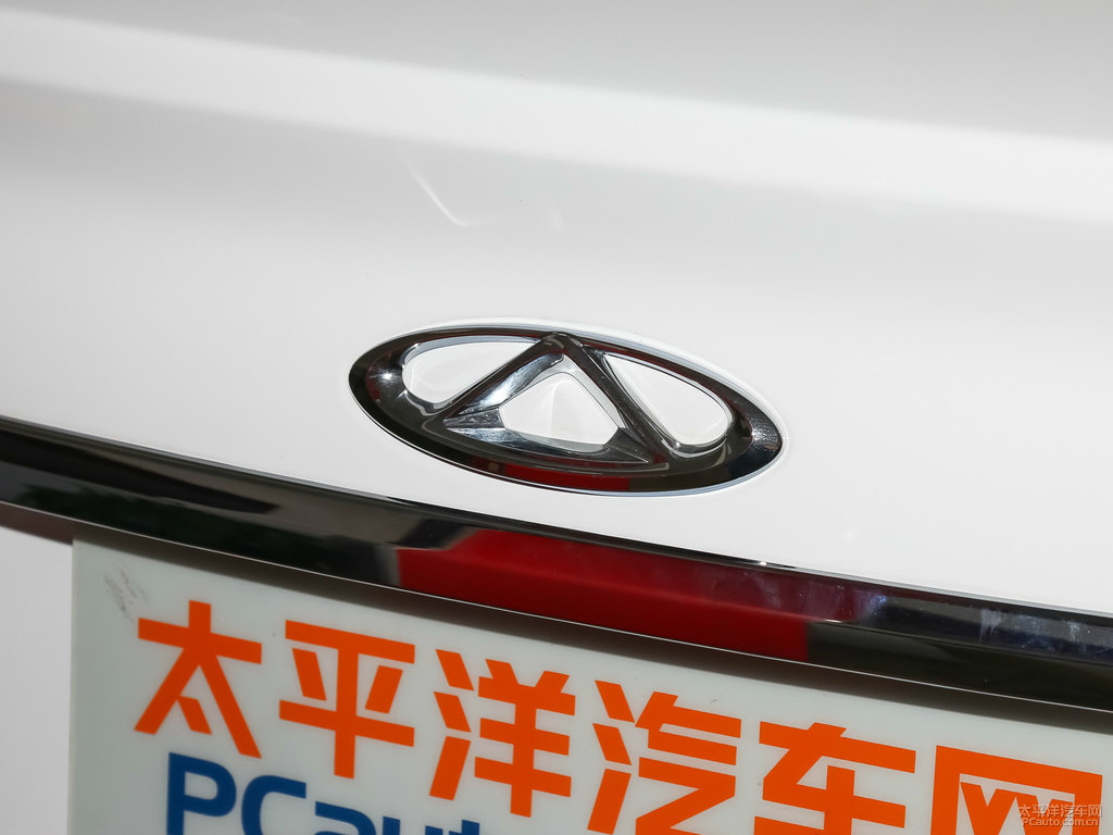 俊逸白艾瑞澤5車尾外觀圖片