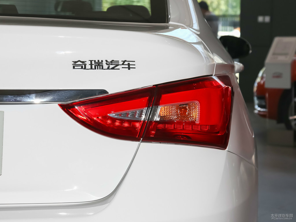 俊逸白艾瑞澤5車尾外觀圖片