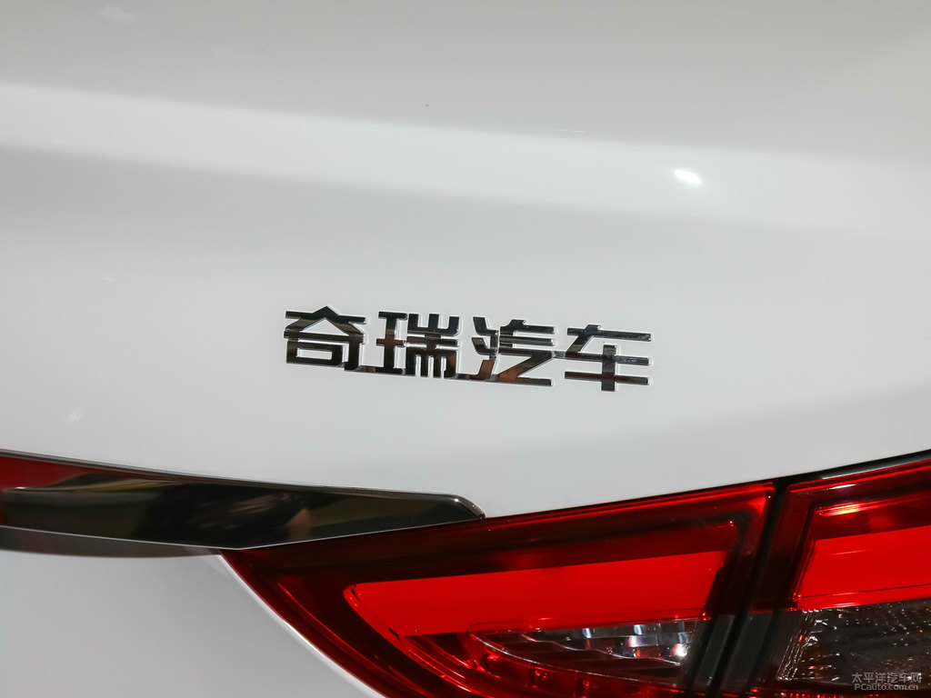 俊逸白艾瑞澤5車尾外觀圖片