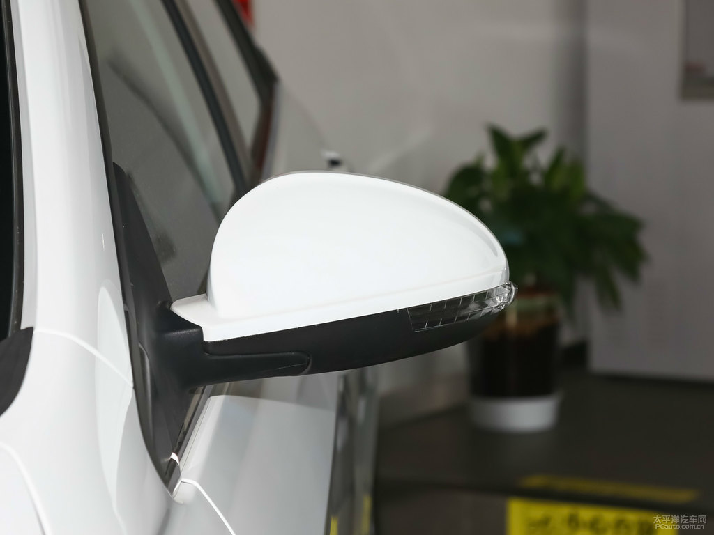 俊逸白艾瑞澤5車身外觀圖片