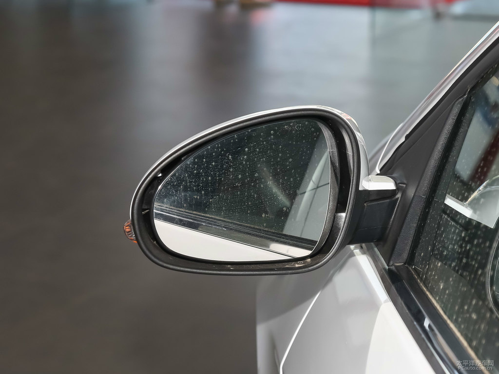 俊逸白艾瑞澤5車身外觀圖片