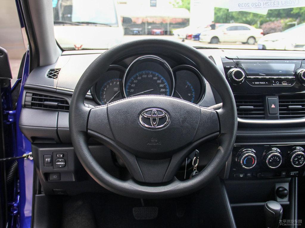 海鉆藍(lán)YARiS L 致享中控內(nèi)飾圖片