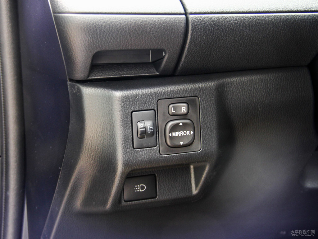 海鉆藍YARiS L 致享中控內(nèi)飾圖片