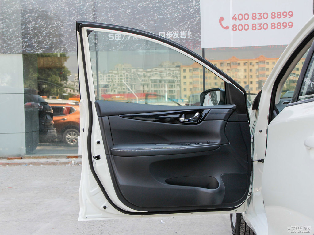珠光白騏達車廂內(nèi)飾圖片