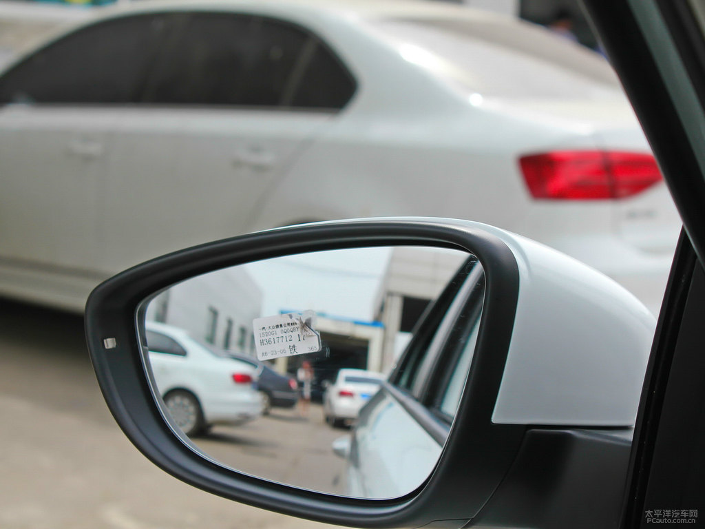 極地白寶來車身外觀圖片