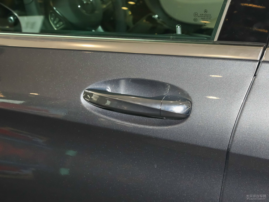 月光石灰奔馳C級車身外觀圖片