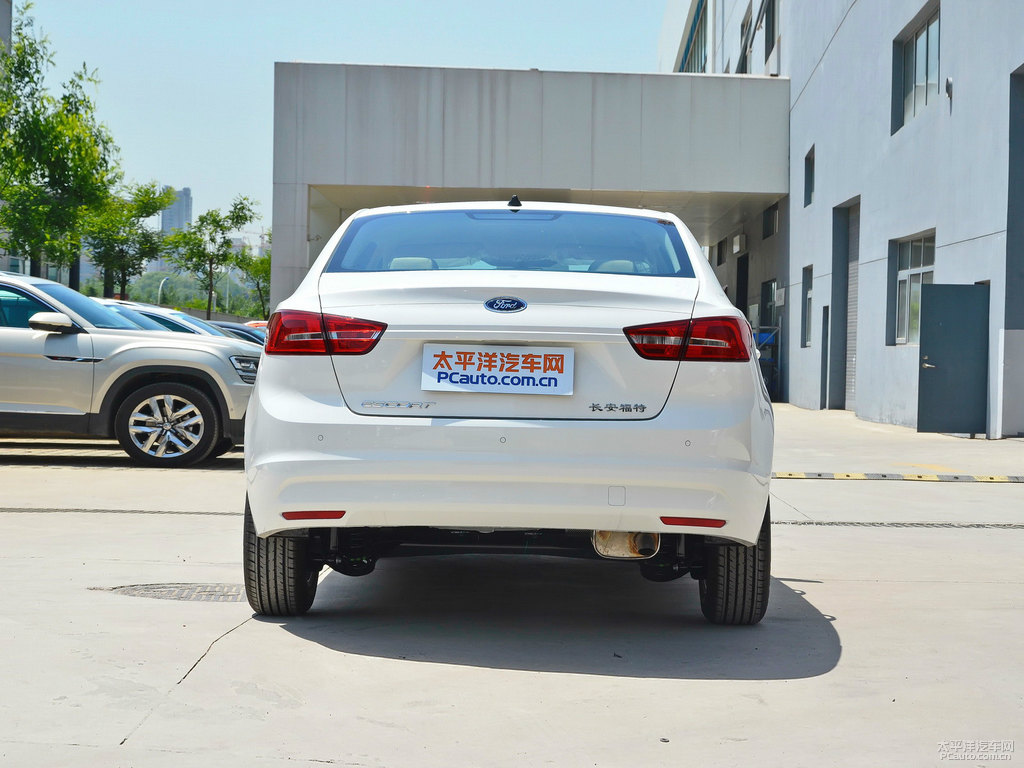 珍珠白福睿斯整車外觀外觀圖片