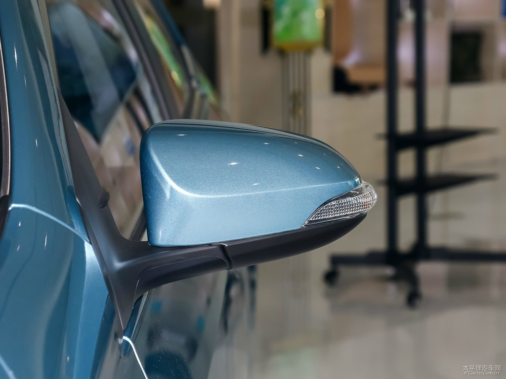 寰宇藍(lán)色卡羅拉車身外觀圖片