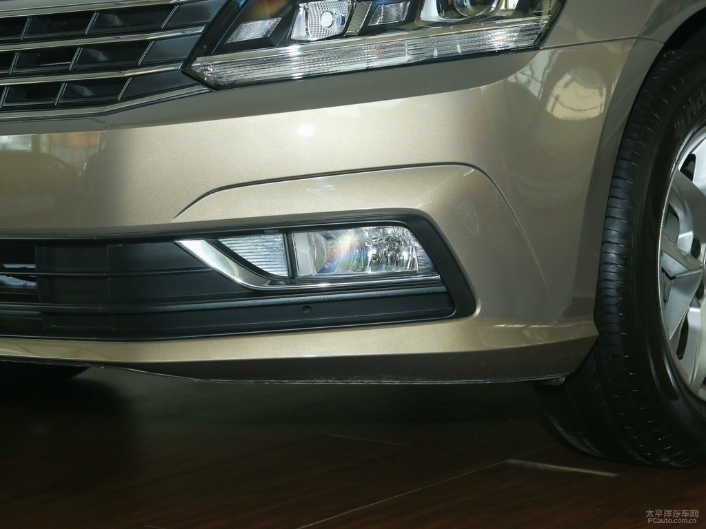 釉金帕薩特車頭外觀圖片