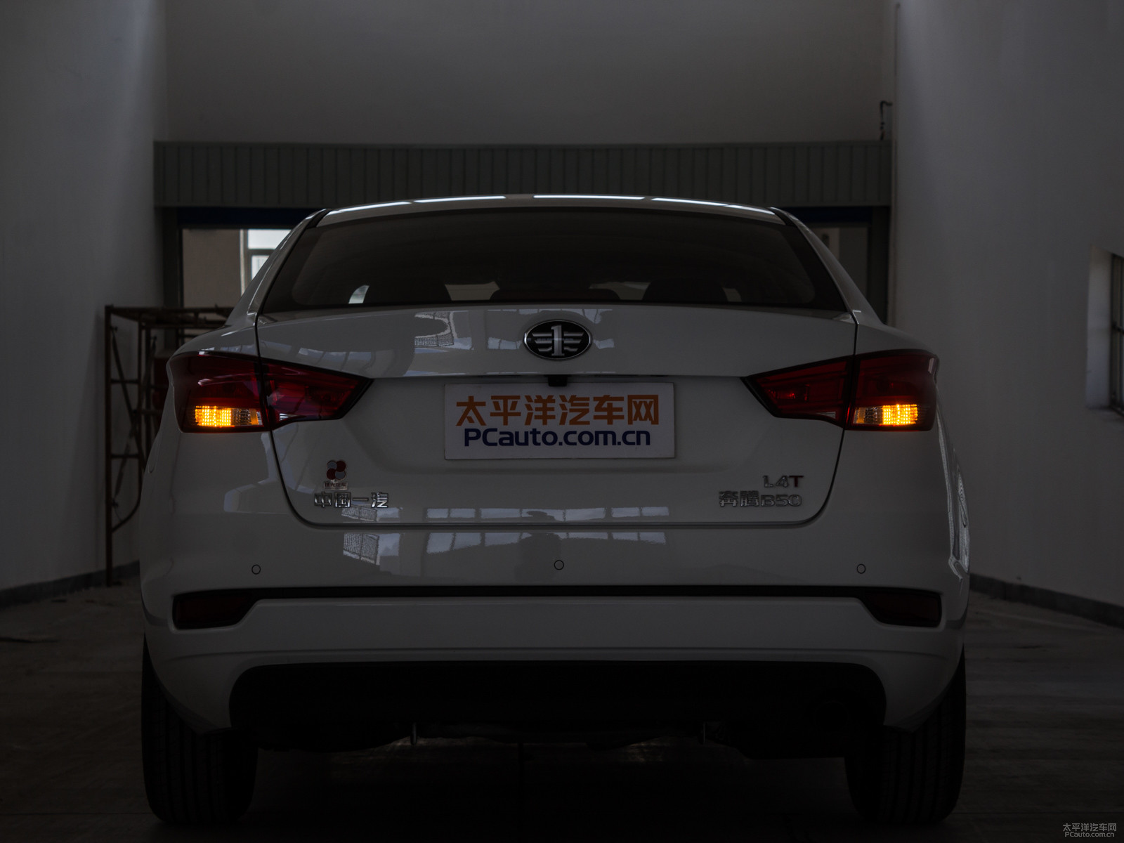 奔騰B50外觀高清大圖