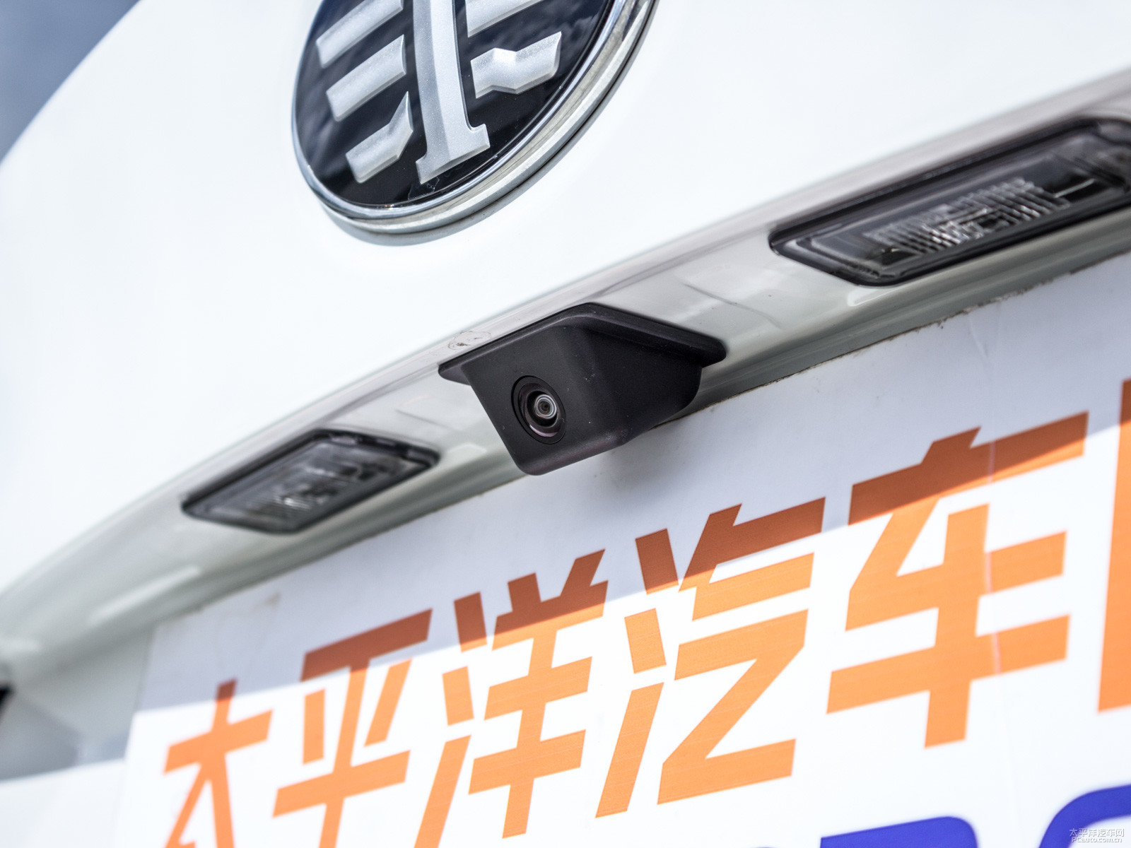 奔騰B50外觀高清大圖
