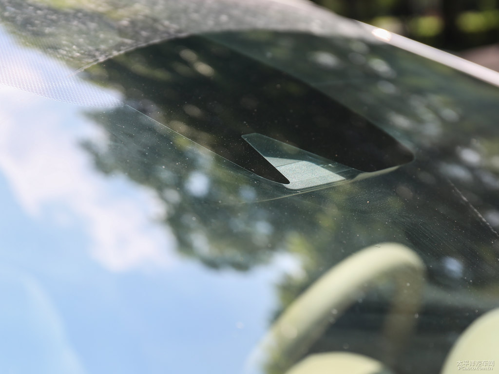 珠光白樓蘭車頭外觀圖片