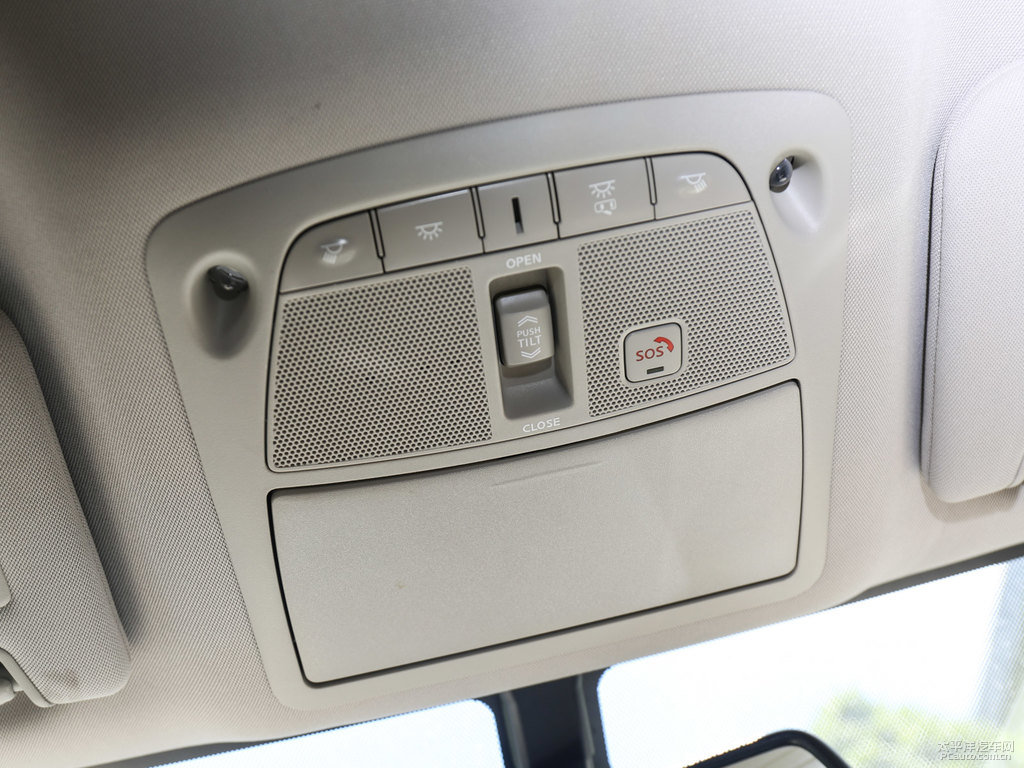 珠光白樓蘭車廂內飾圖片