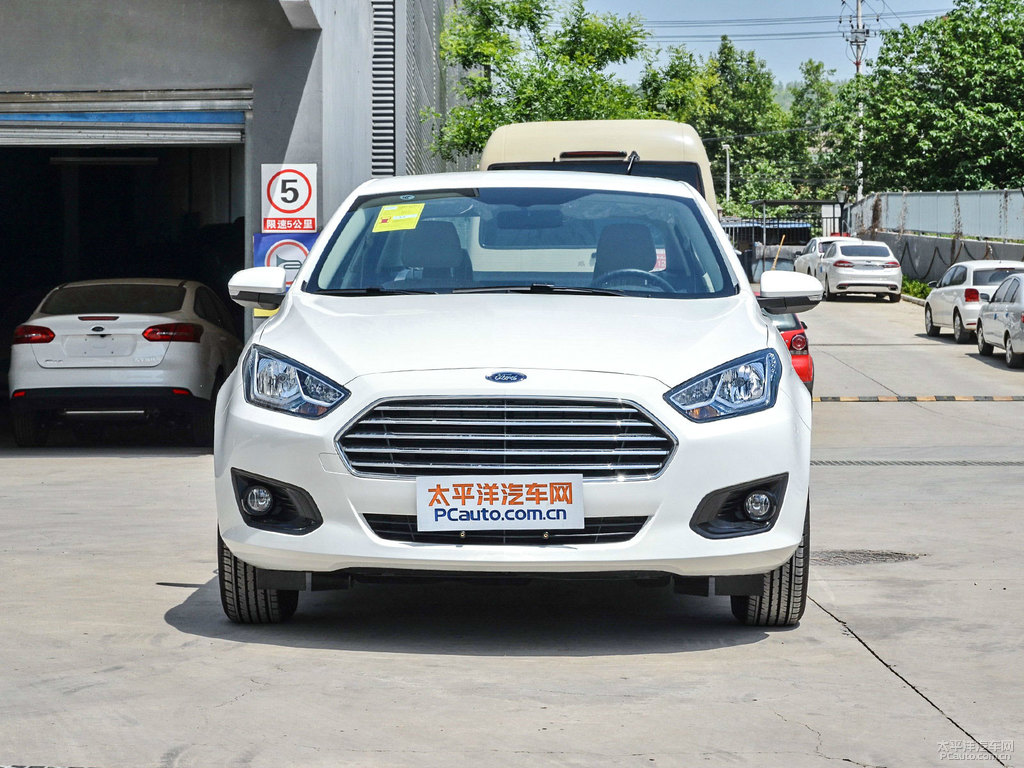 典雅白福睿斯整車外觀外觀圖片