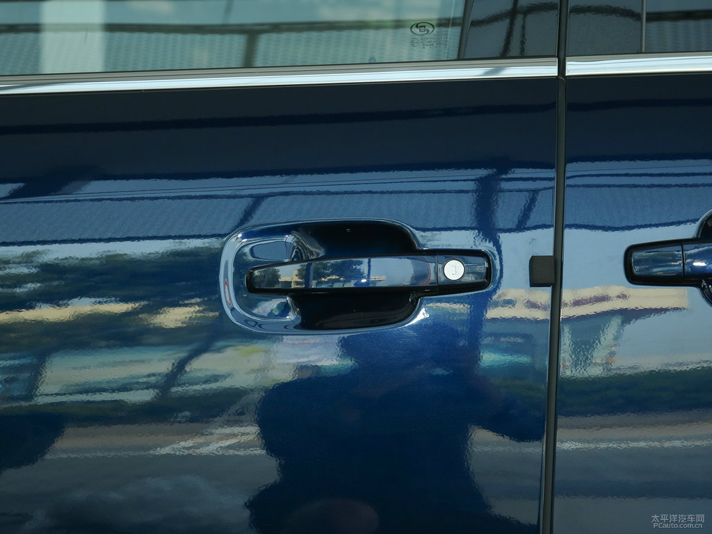 玉瓷青別克GL8車身外觀圖片