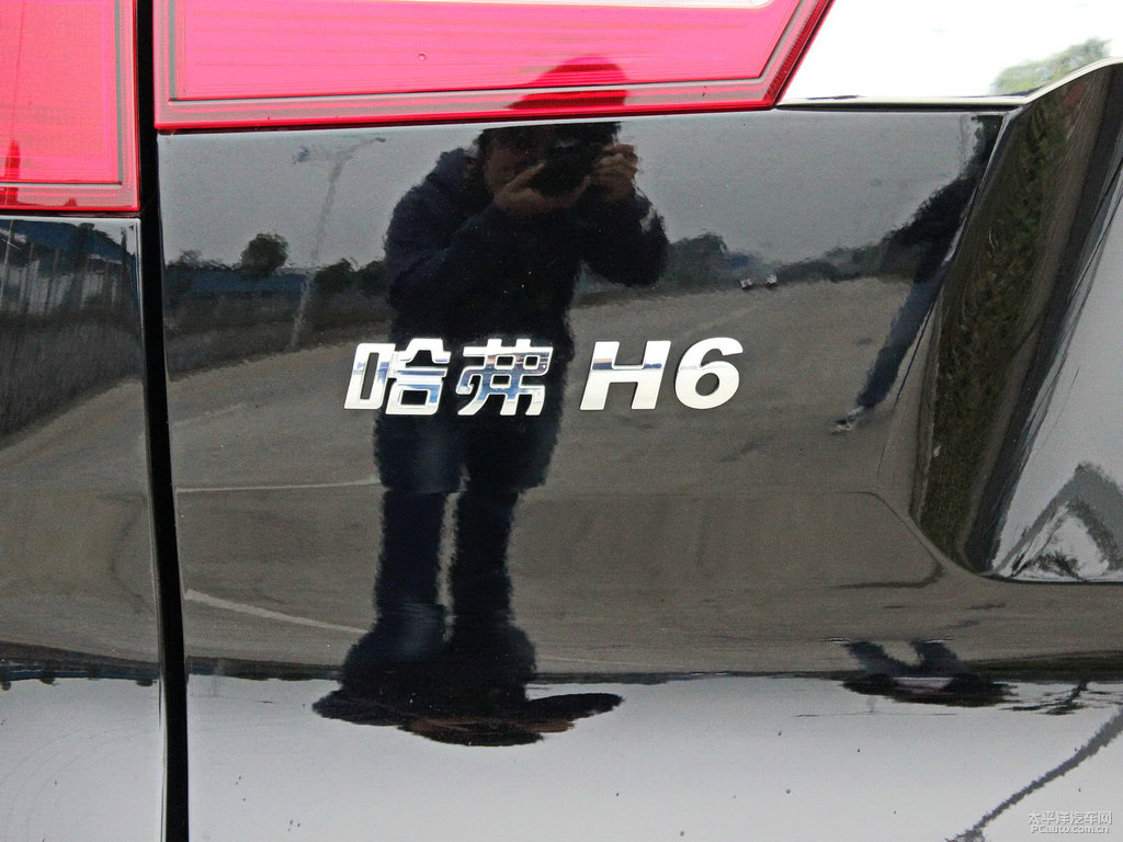 經(jīng)典黑哈弗H6 Coupe車尾外觀圖片