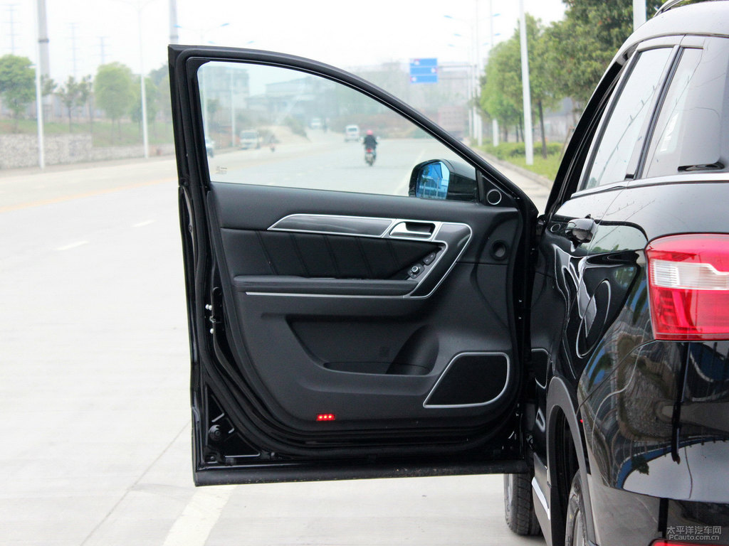 經典黑哈弗H6 Coupe車廂內飾圖片