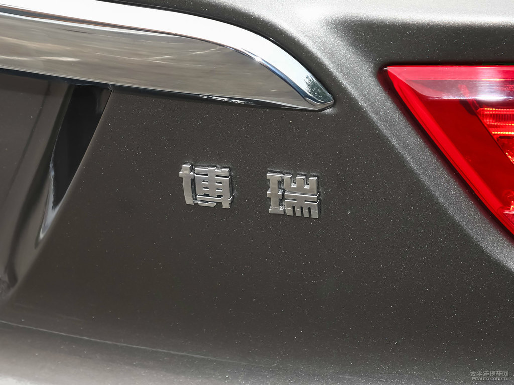 鈦晶灰博瑞車尾外觀圖片