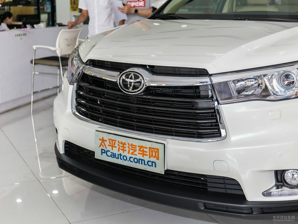 珍珠白漢蘭達(dá)車頭外觀圖片