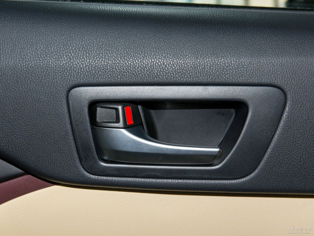 珍珠白漢蘭達(dá)車廂內(nèi)飾圖片