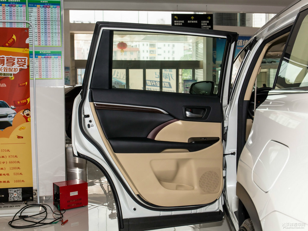珍珠白漢蘭達(dá)車(chē)廂內(nèi)飾圖片