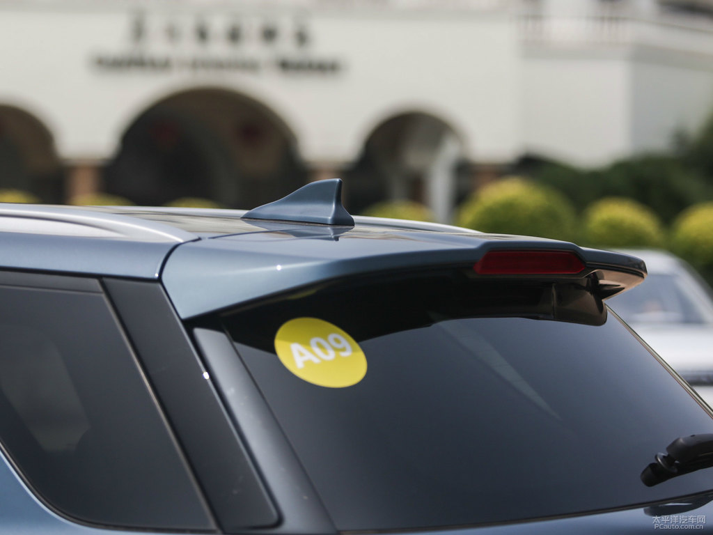 繁星藍(lán)長(zhǎng)安CS55車(chē)尾外觀圖片
