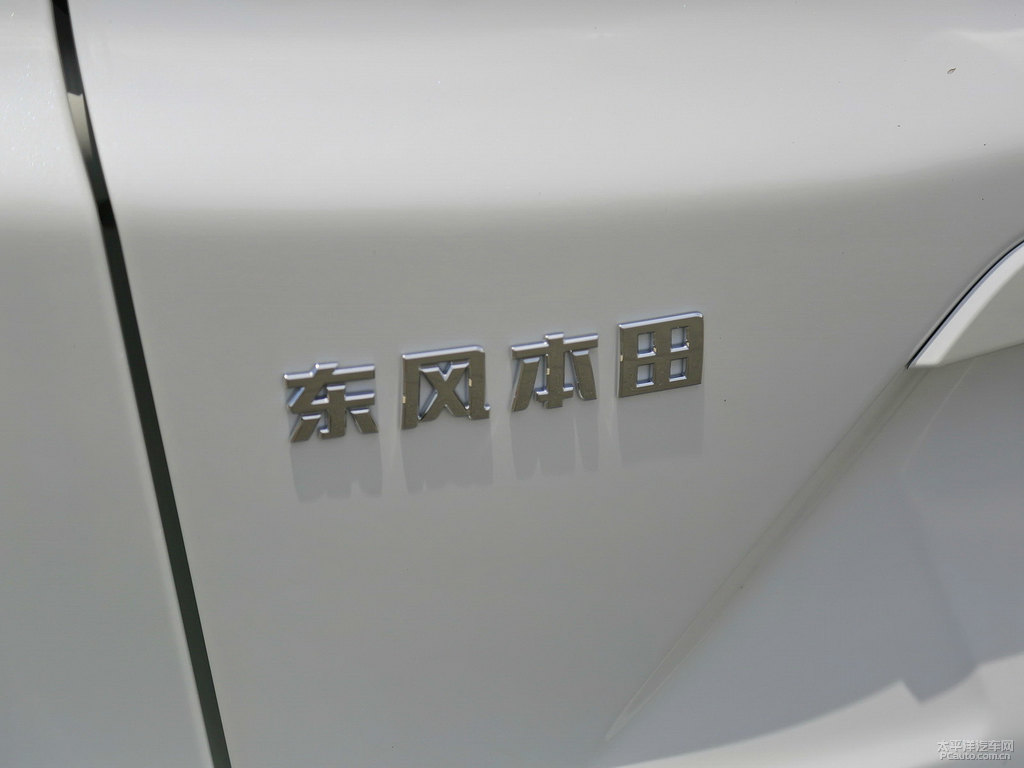 珍珠白本田CR-V車尾外觀圖片