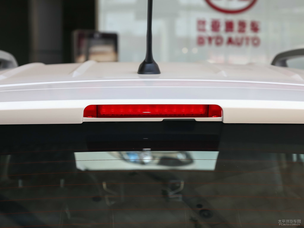 水晶白宋車尾外觀圖片