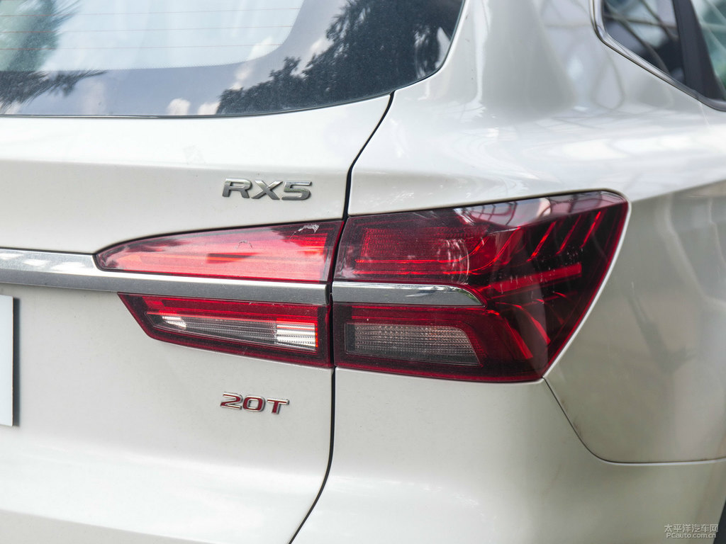 典雅白榮威RX5車尾外觀圖片