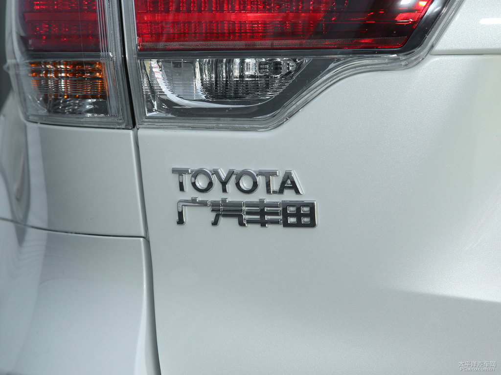 珍珠白漢蘭達(dá)車尾外觀圖片