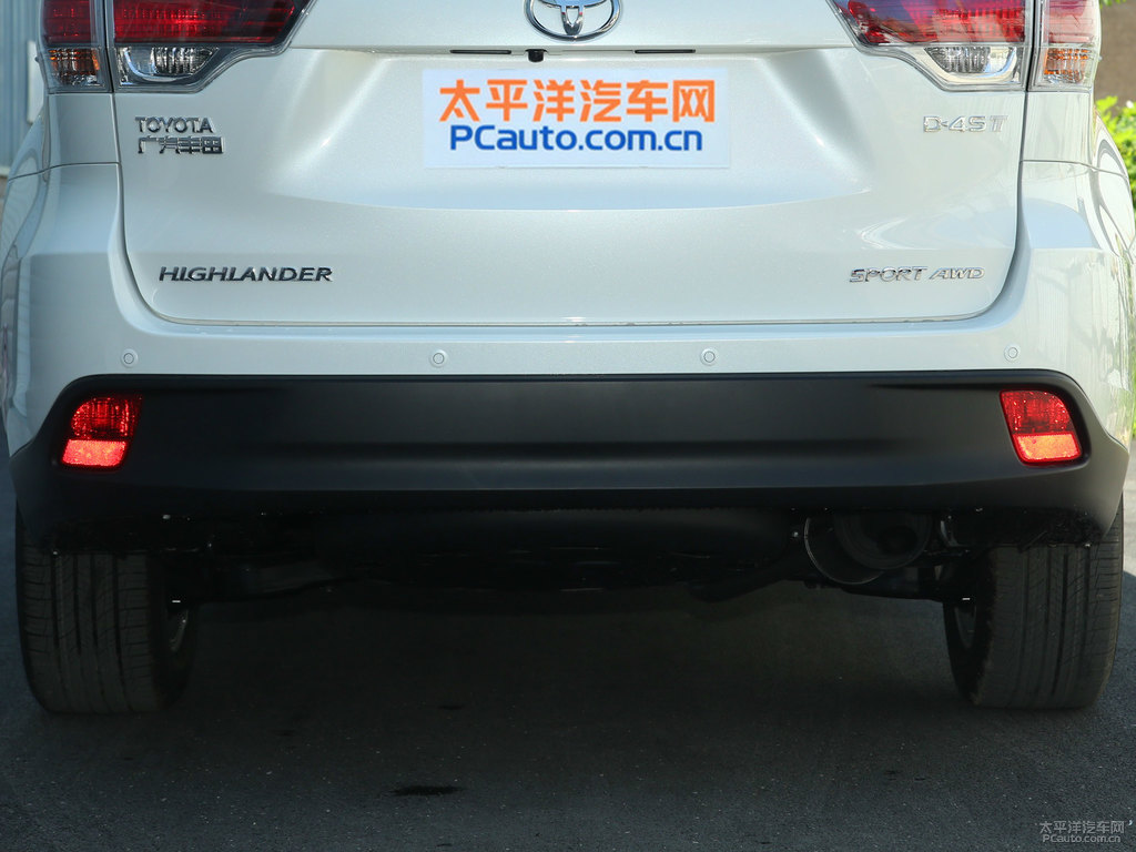 珍珠白漢蘭達(dá)車尾外觀圖片
