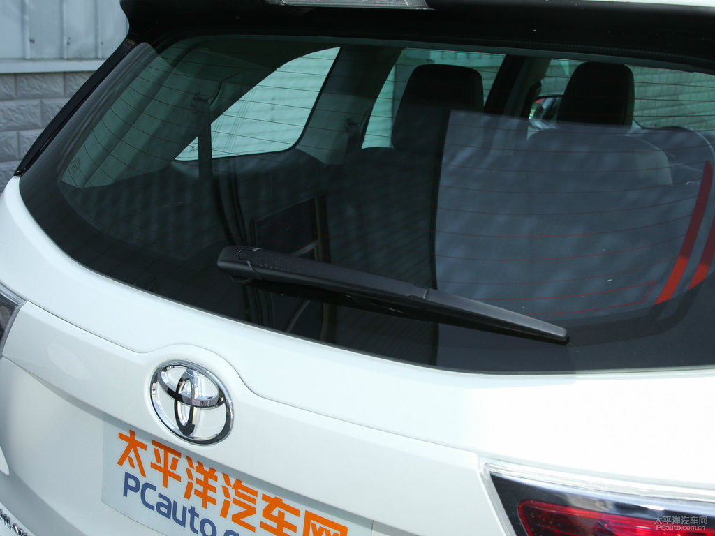 珍珠白漢蘭達(dá)車尾外觀圖片