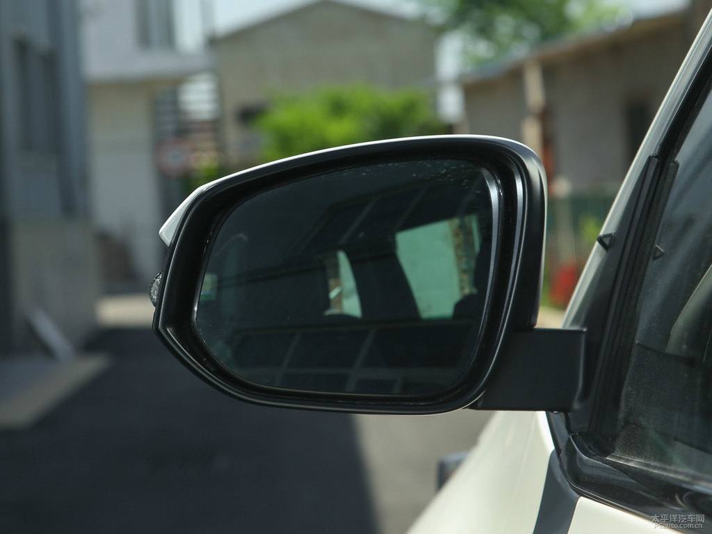 珍珠白漢蘭達(dá)車身外觀圖片